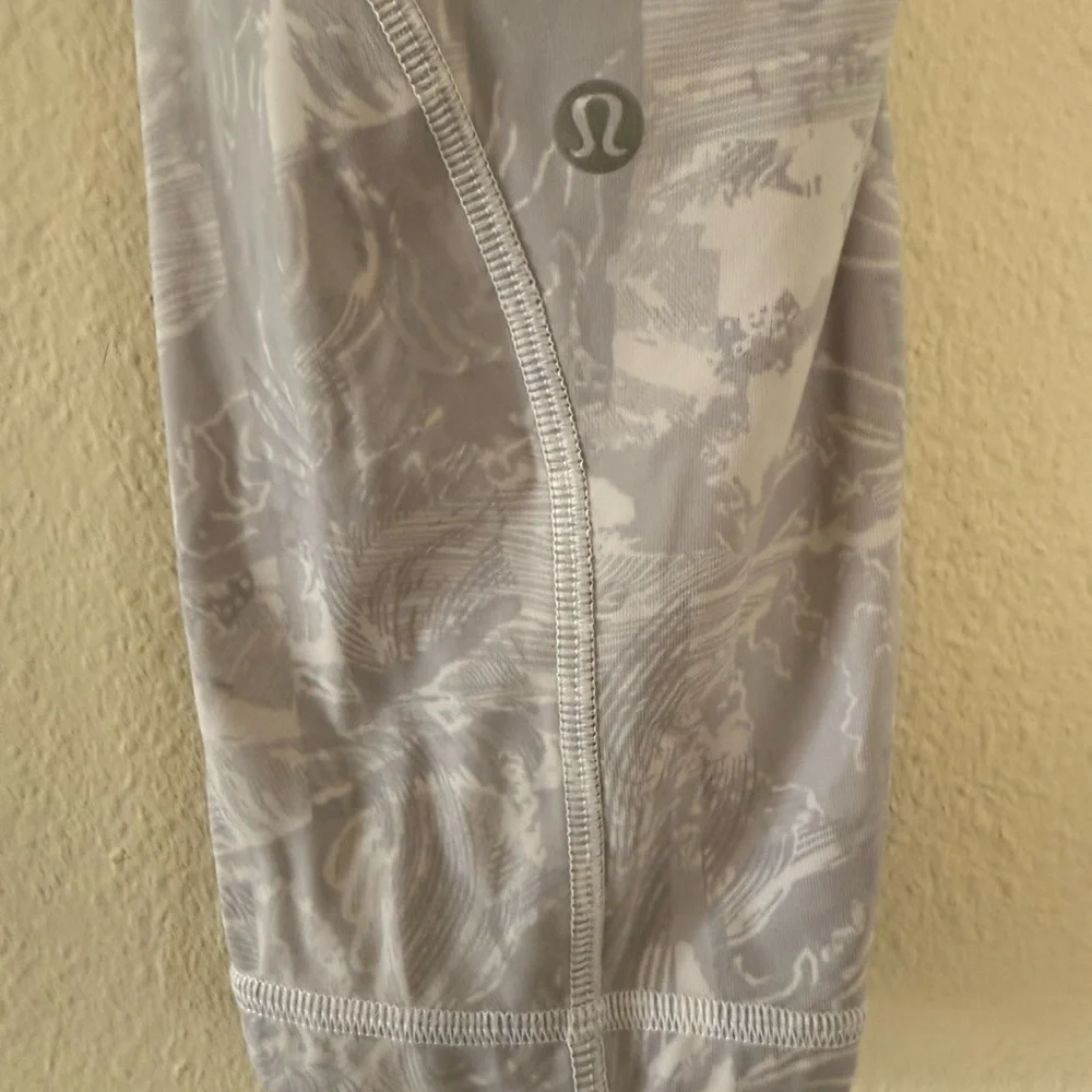 Lululemon White Patterned Fast and Free Crop Leggings - Picture 11 of 13